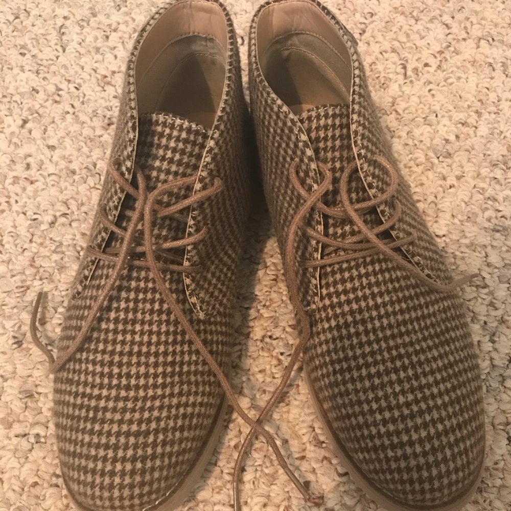 G H Bass brown boots chukka